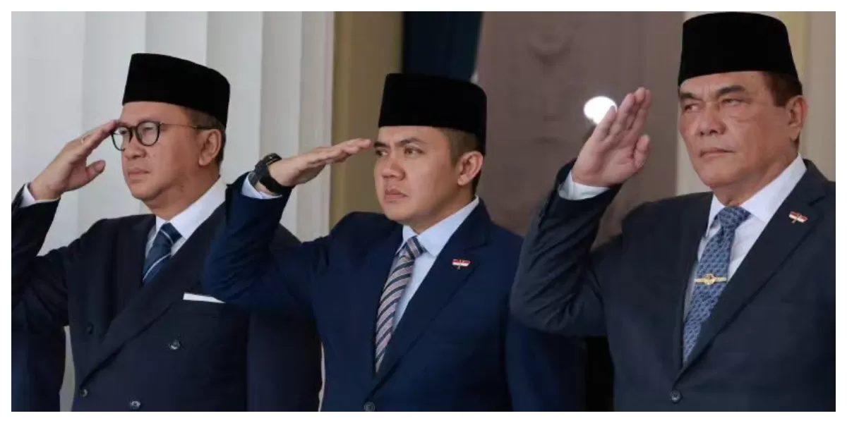 Teddy Indra Wijaya  (tengah).