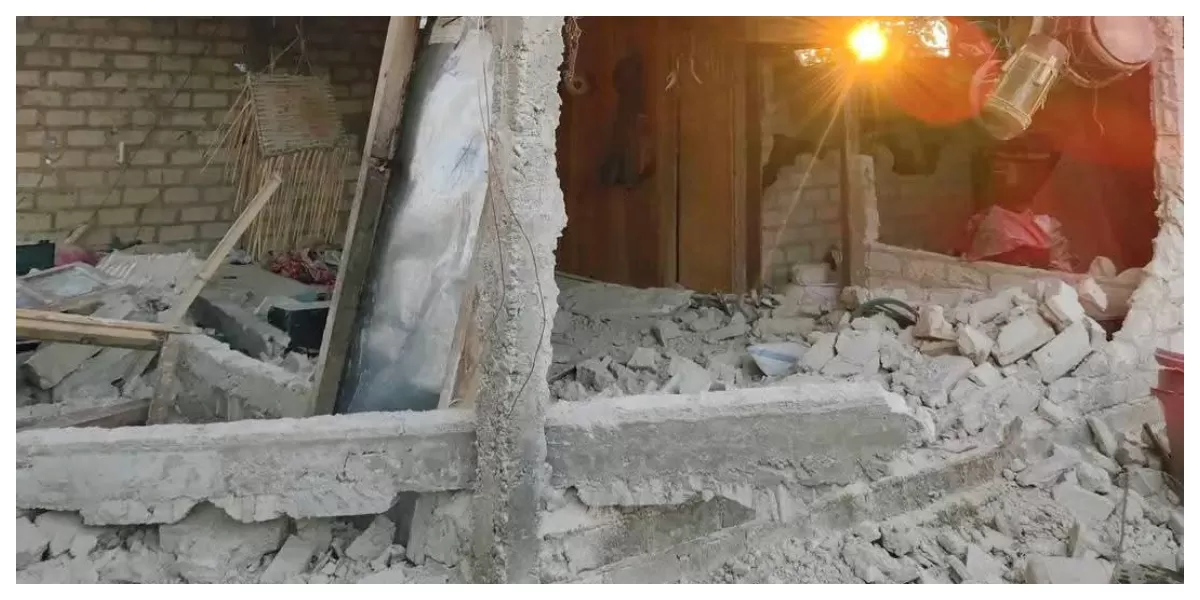 Rumah warga mengalami kerusakan parah akibat gempa bumi berkekuatan M7,7 yang mengguncang Flores, Nusa Tenggara Timur, Sabtu (15/8/2026) pagi hari.