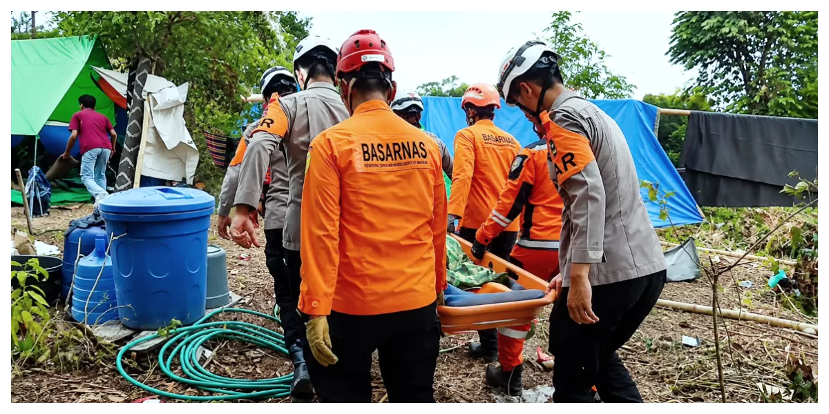 Tim SAR Basarnas melakukan proses evakuasi dan penanganan di lokasi kejadian.  (Foto/ ist)