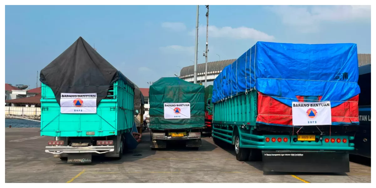 Sejumlah truk bermuatan bantuan logistik BNPB siap didistribusikan untuk mendukung penanganan masyarakat terdampak gempa bumi di Nusa Tenggara Timur (NTT). (Foto BNPB)