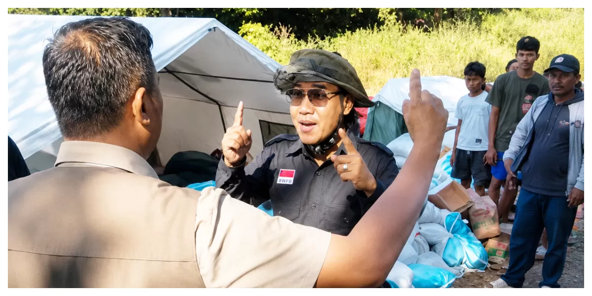 Camat Lamba Leda Utara Agustinus Supratman memprotes staf BNPB terkait ketersediaan bantuan untuk warga terdampak bencana di sebelas desa yang membutuhkan bantuan logistik. (Foto, tangkapan layar FB)
