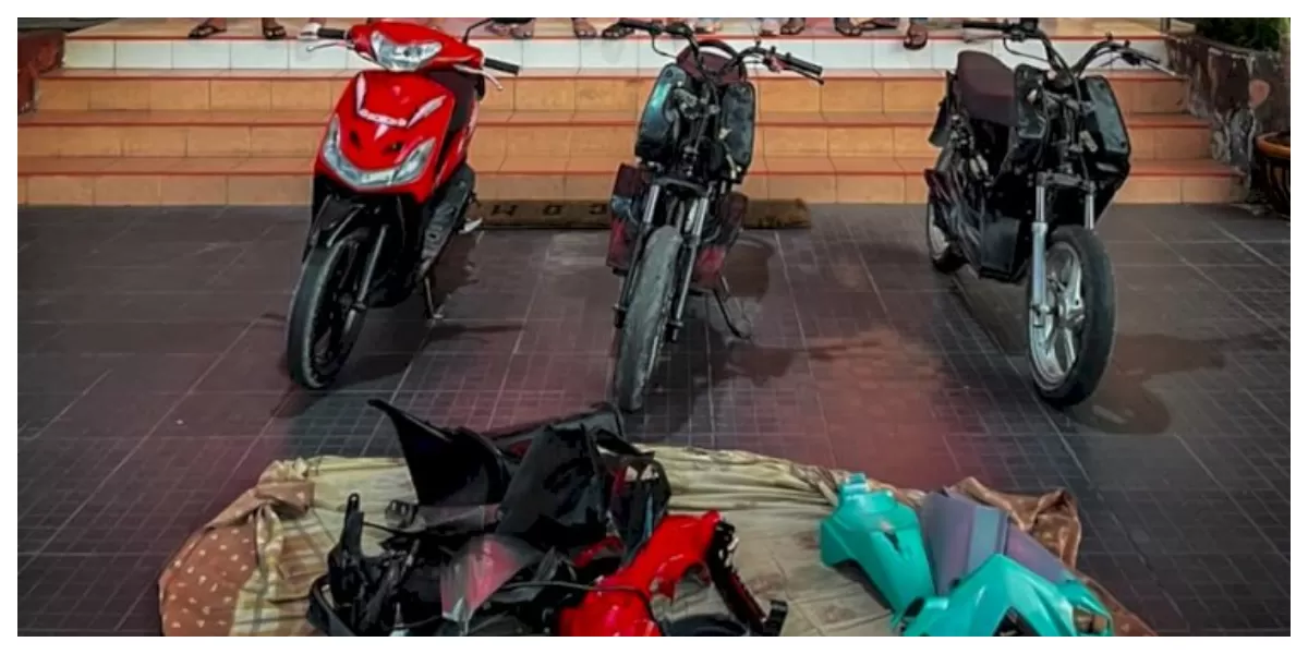  Inilah barang bukti tiga unit sepeda motor yang diamankan polisi dalam pengungkapan kasus pencurian kendaraan bermotor di Kota Kupang.  (Foto TBN Polresta Kupang Kota)