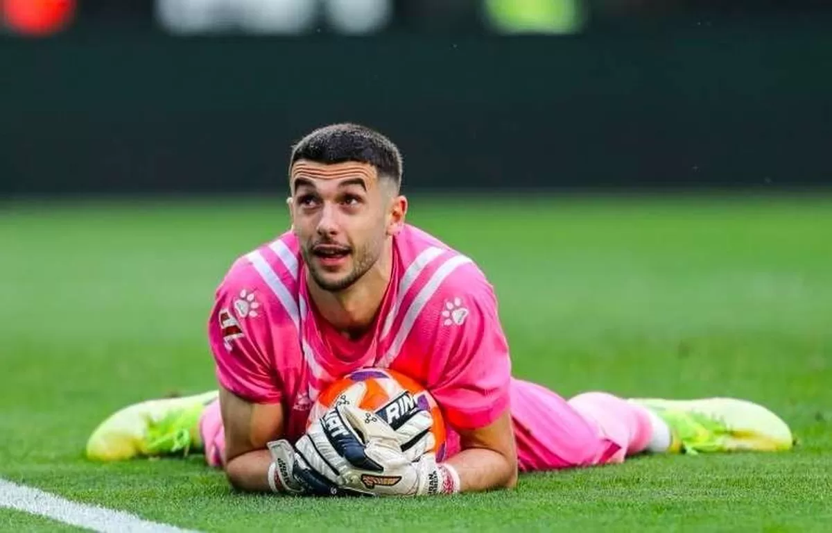 Joan Garcia tampil menawan di bawah teror dari suporter Espanyol saat mengawal gawang Barcelona.