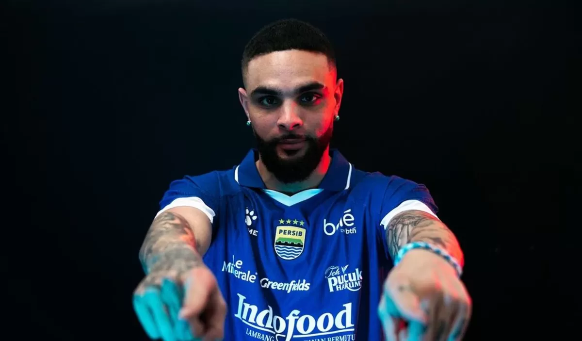 Persib merekrut Layvin Kurzawa sampai akhir musim ini. (Persib)