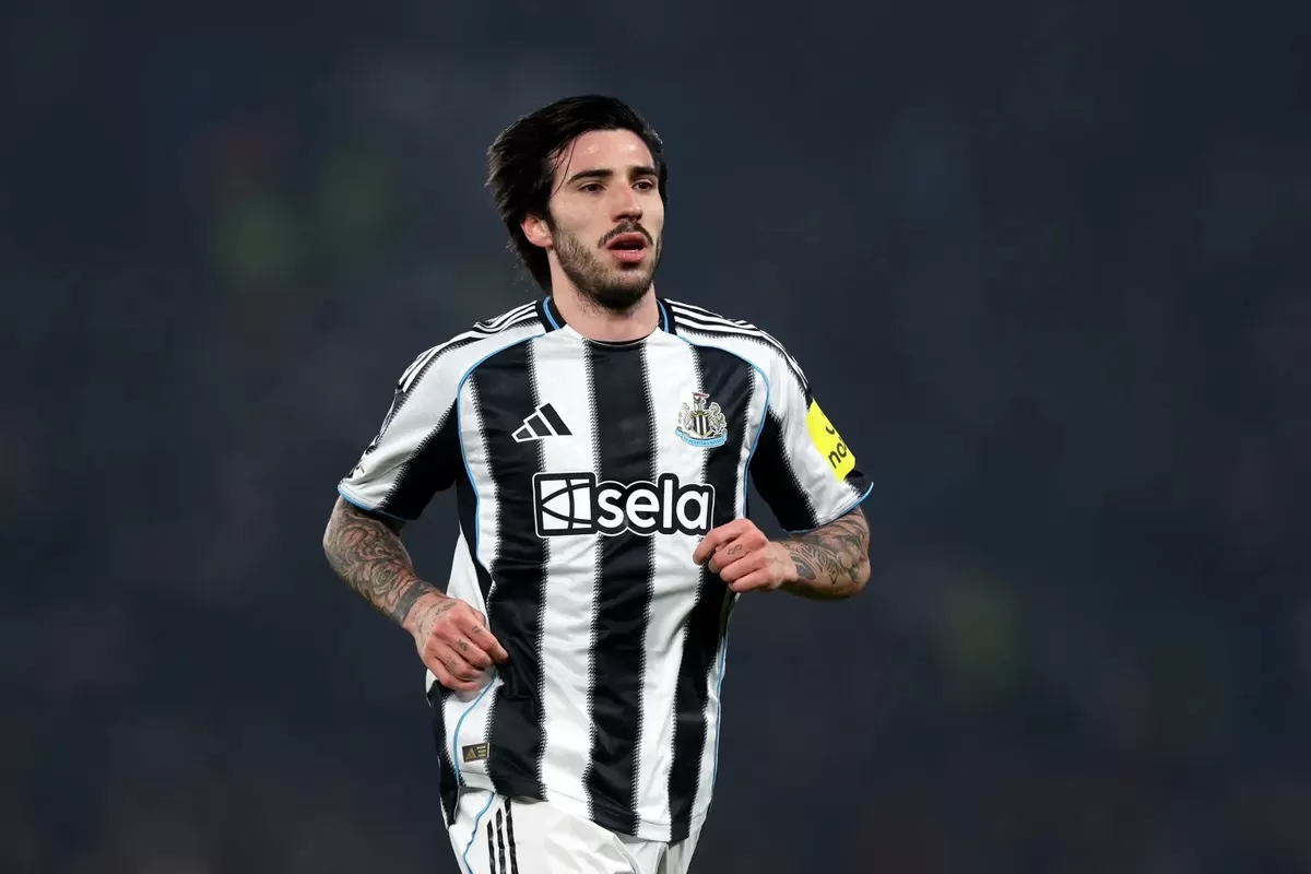 Newcastle bersiap untuk perebutan transfer Sandro Tonali.
