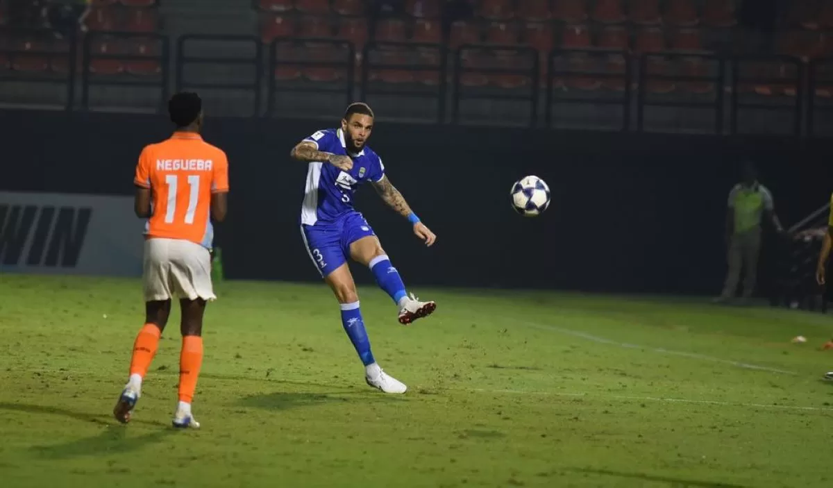 Layvin Kurzawa jalani debut bersama Persib melawan Ratchaburi FC (Persib/Sutanto)