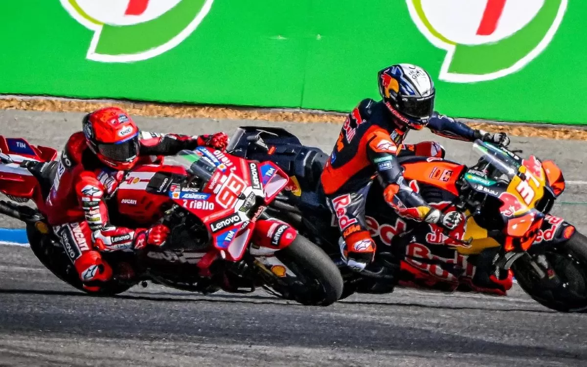 Insiden kontak Acosta vs Marquez di Sprint Race GP Thailand 2026 (MotoGP)