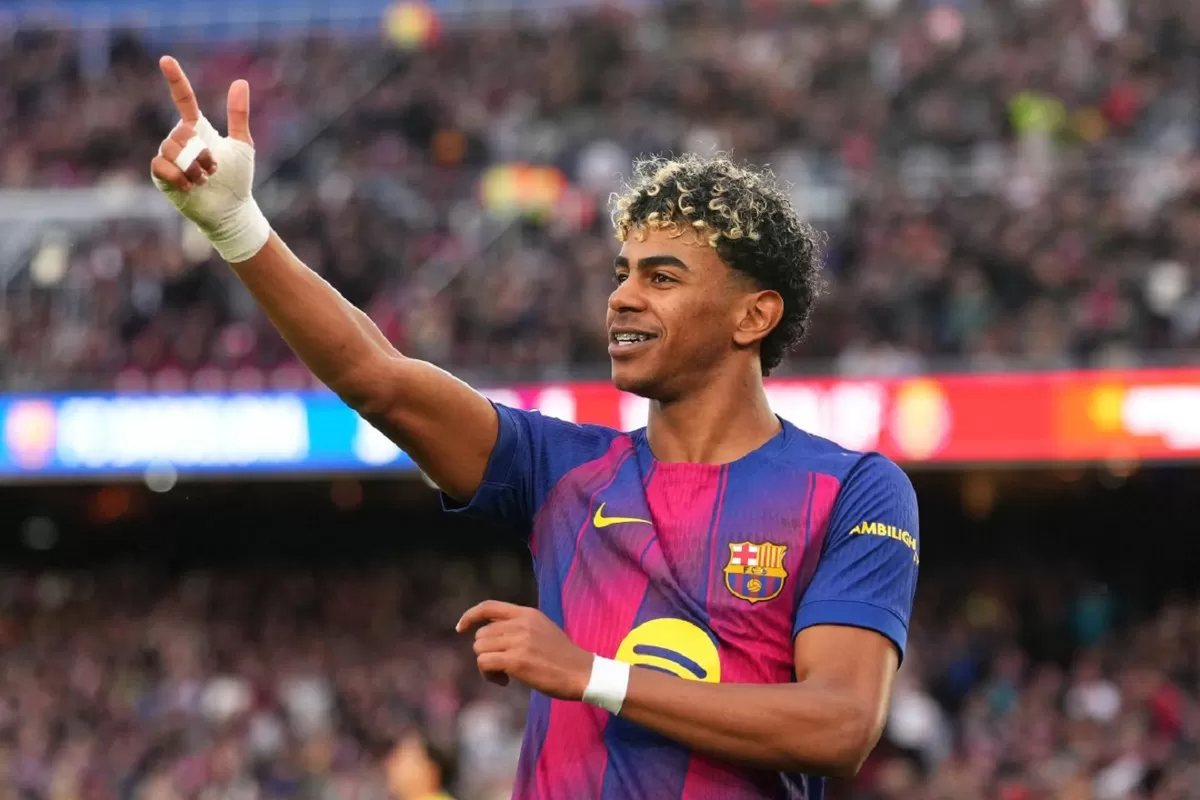 Lamine Yamal mencetak hattrick pertama kali untuk Barcelona.