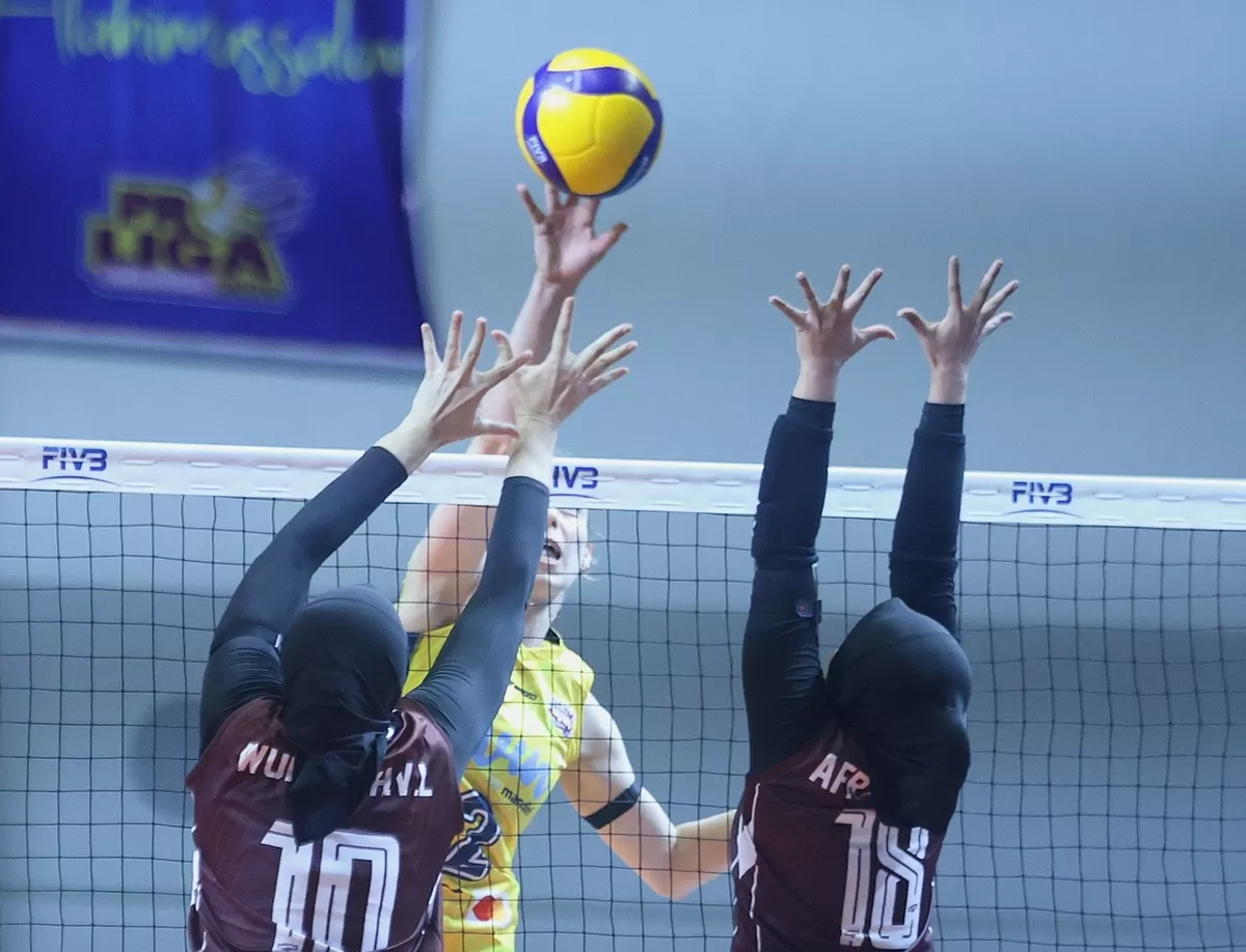 Komposisi tim putri yang melaju ke babak empat besar Proliga 2026 akhirnya lengkap. Tiket terakhir diraih Jakarta Electric PLN Mobile usai menundukkan Jakarta Livin' Mandiri kemarin, 1 Maret 2026. (PBVSI)