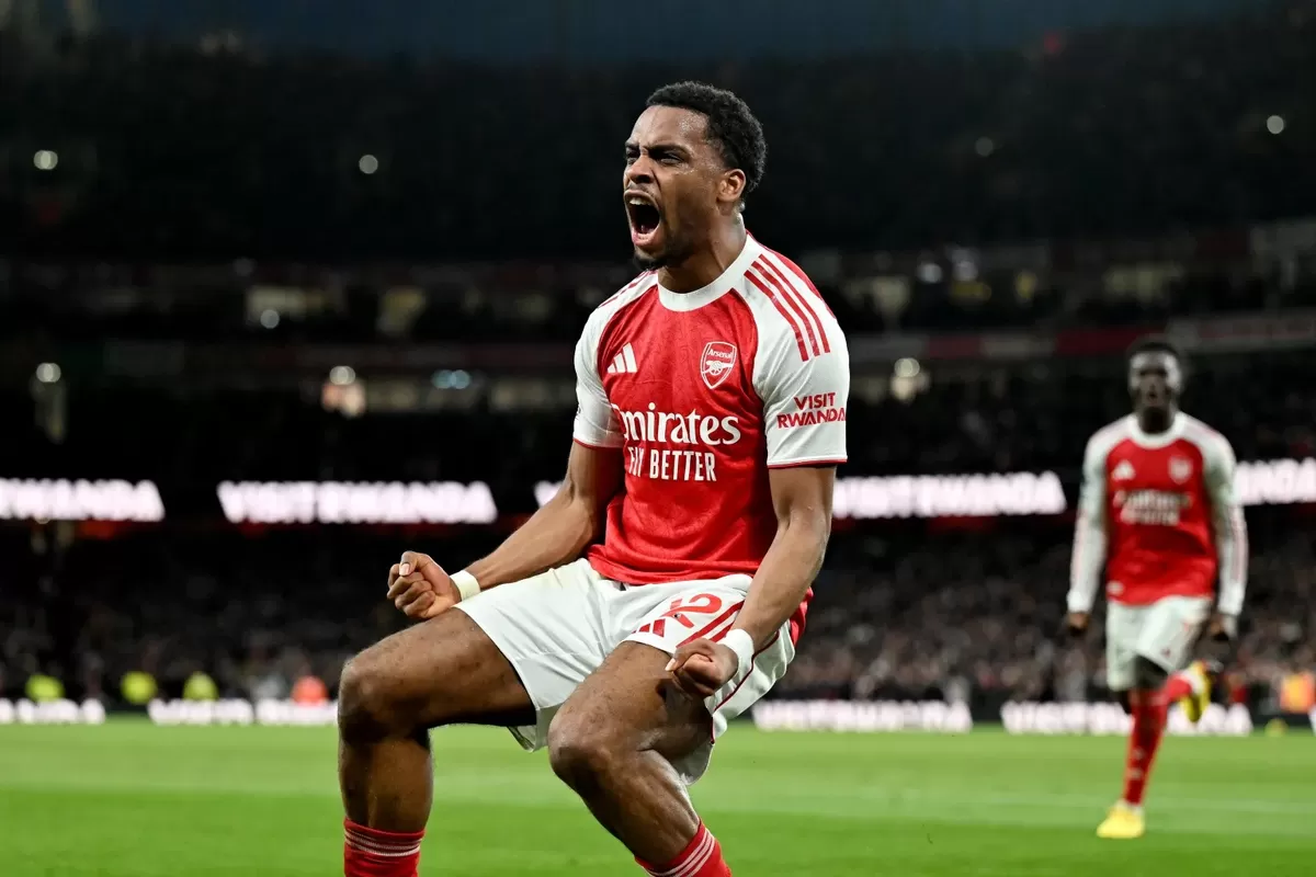 Jurrien Timber mencetak gol kemenangan Arsenal melalui sundulan.