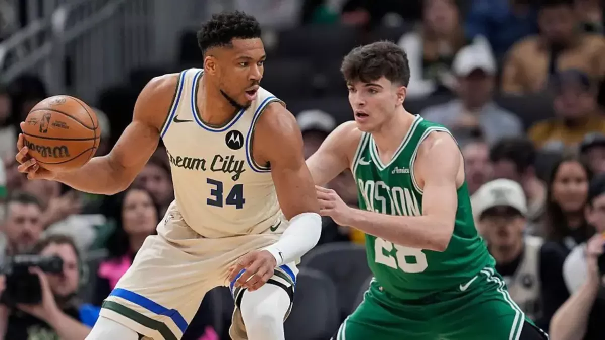 Giannis Antetokounmpo kembali bermain dengan pembatasan menit usai absen panjang karena cedera otot betis kanan, saat berhadapan dengan Boston Celtics, Senin, 2 Maret waktu setempat.  (BBC)