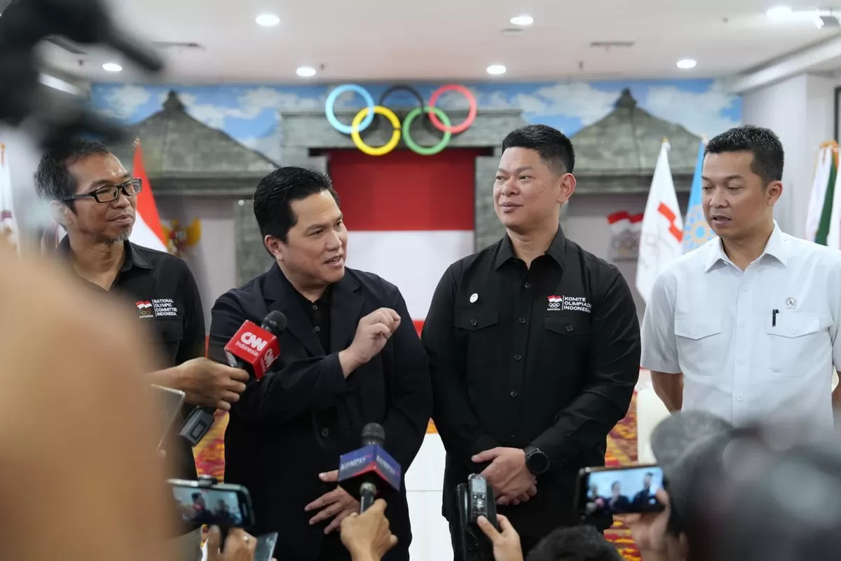 Menpora Erick Thohir, Ketua Komite Olimpiade Indonesia Raja Sapta Oktohari, dan Wamenpora Taufik Hidayat.  (KEMENPORA)