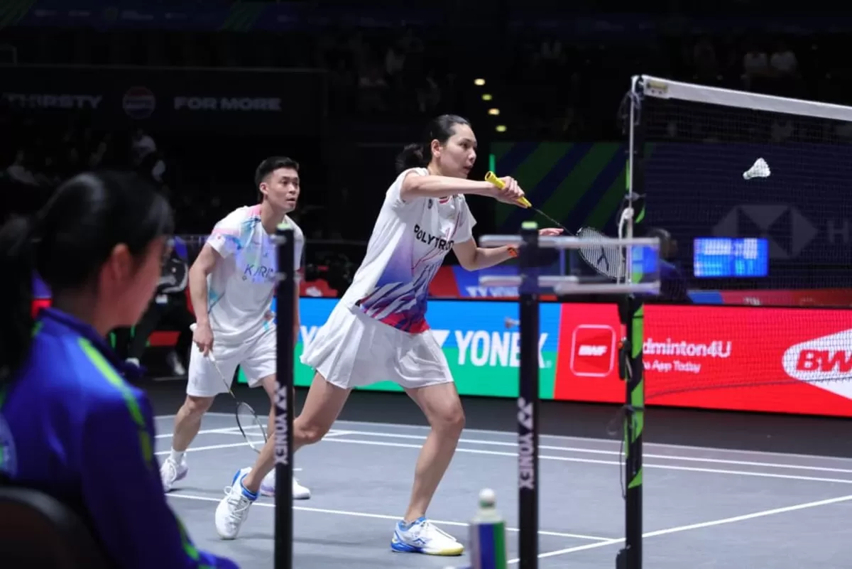 Wakil Indonesia di ganda campuran, Gloria Emanuelle Widjaja yang berduet dengan pebulu tangkis Singapura Hee Yong Kai Terry, nyaris menciptakan kejutan di babak pertama All England 2026. (PBSI)