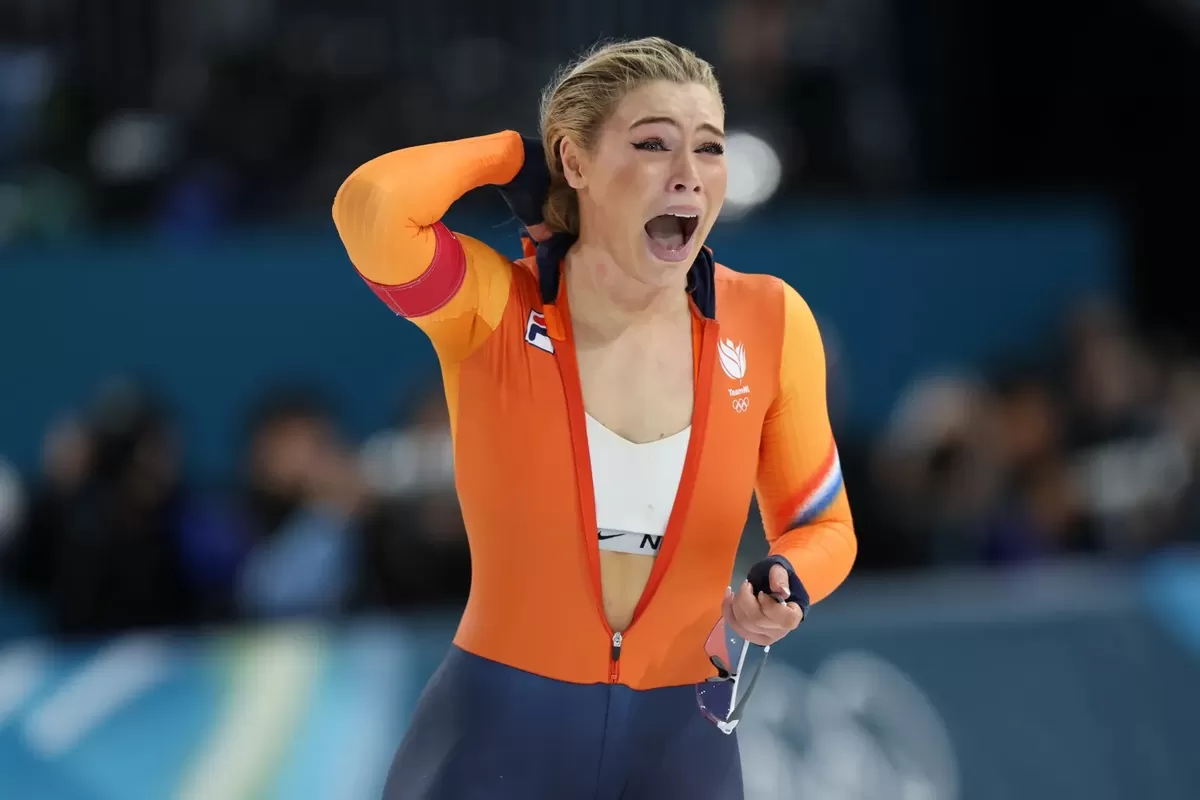 Jutta Leerdam secara ikonik menangis setelah kemenangan menakjubkan di nomor 1.000m yang memecahkan rekor Olimpiade.