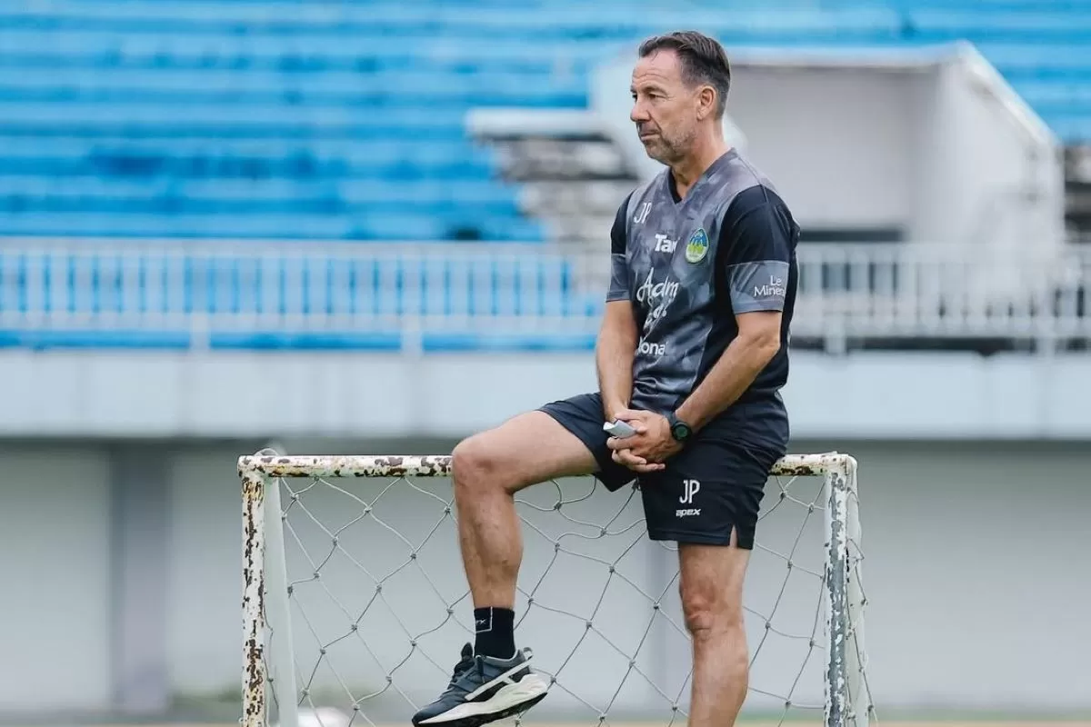 Pelatih PSIM Yogyakarta Jean Paul Van Gastel (PSIM Yogyakarta)