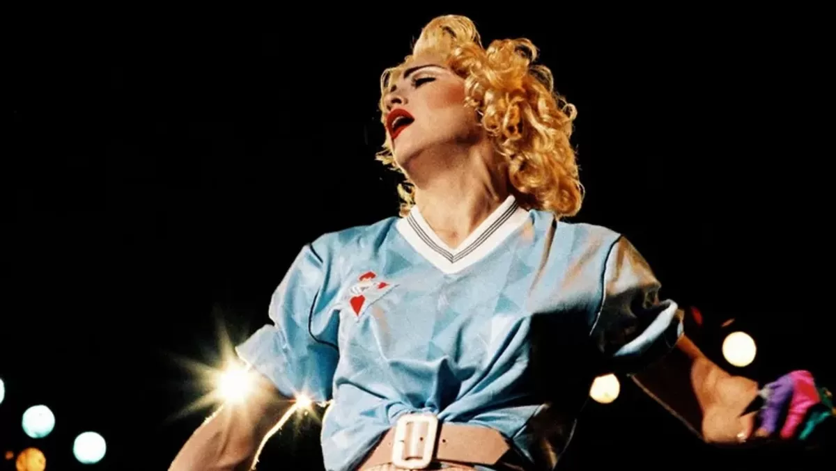 Madonna, yang tampil di Balaidos 36 tahun lalu, memakai kaus Celta Vigo. (lavozdegalicia)