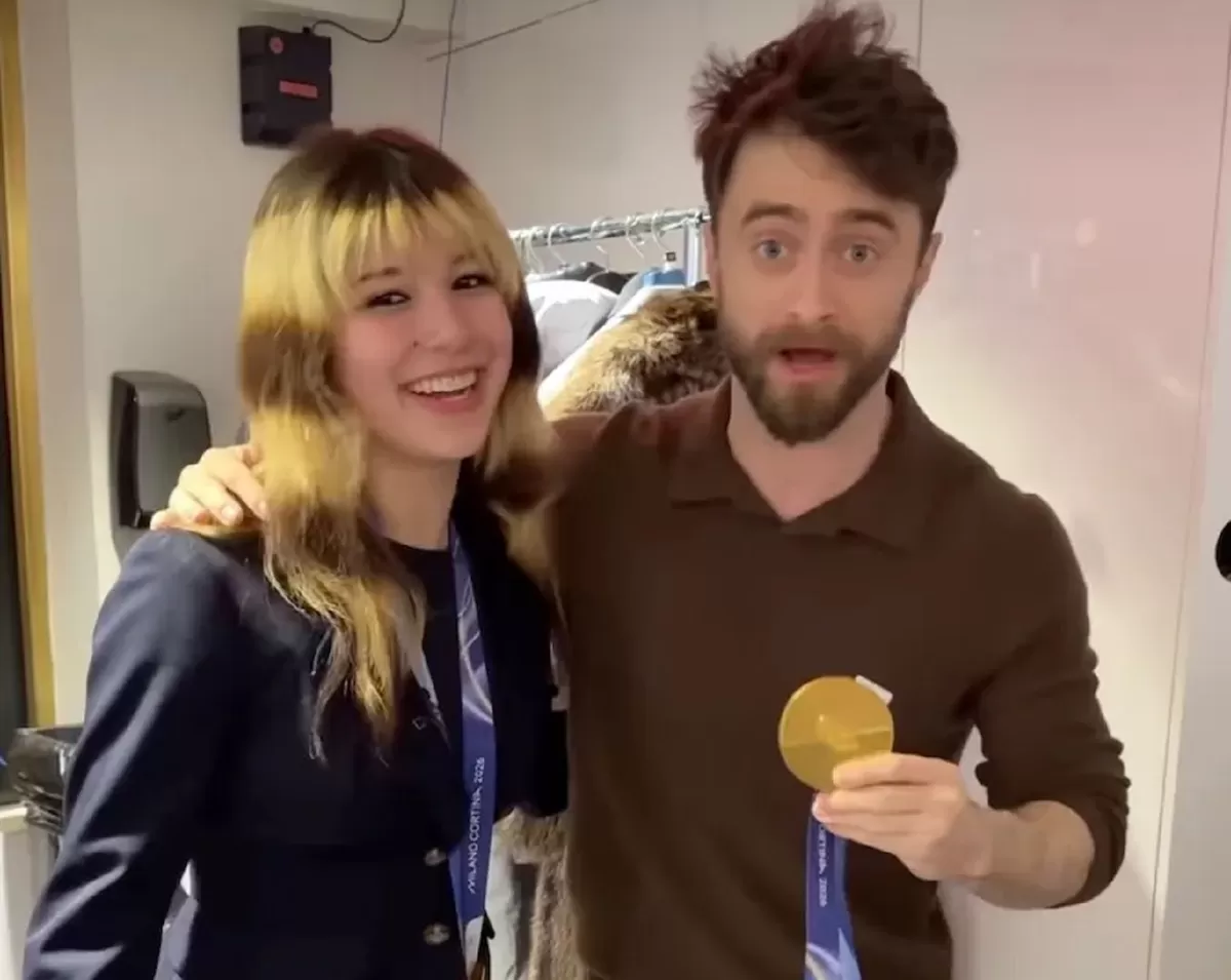 Bintang Harry Potter, Daniel Radcliffe&nbsp;bersama peraih medali emas Olimpiade Musim Dingin milik Alysa Liu.