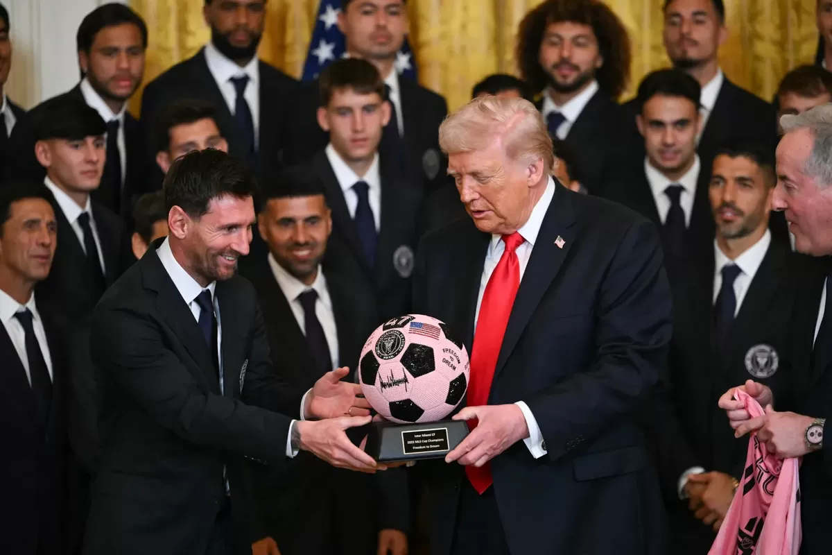 Inter Miami memberikan hadiah kepada Presiden Trump untuk merayakan kemenangan mereka di MLS Cup.