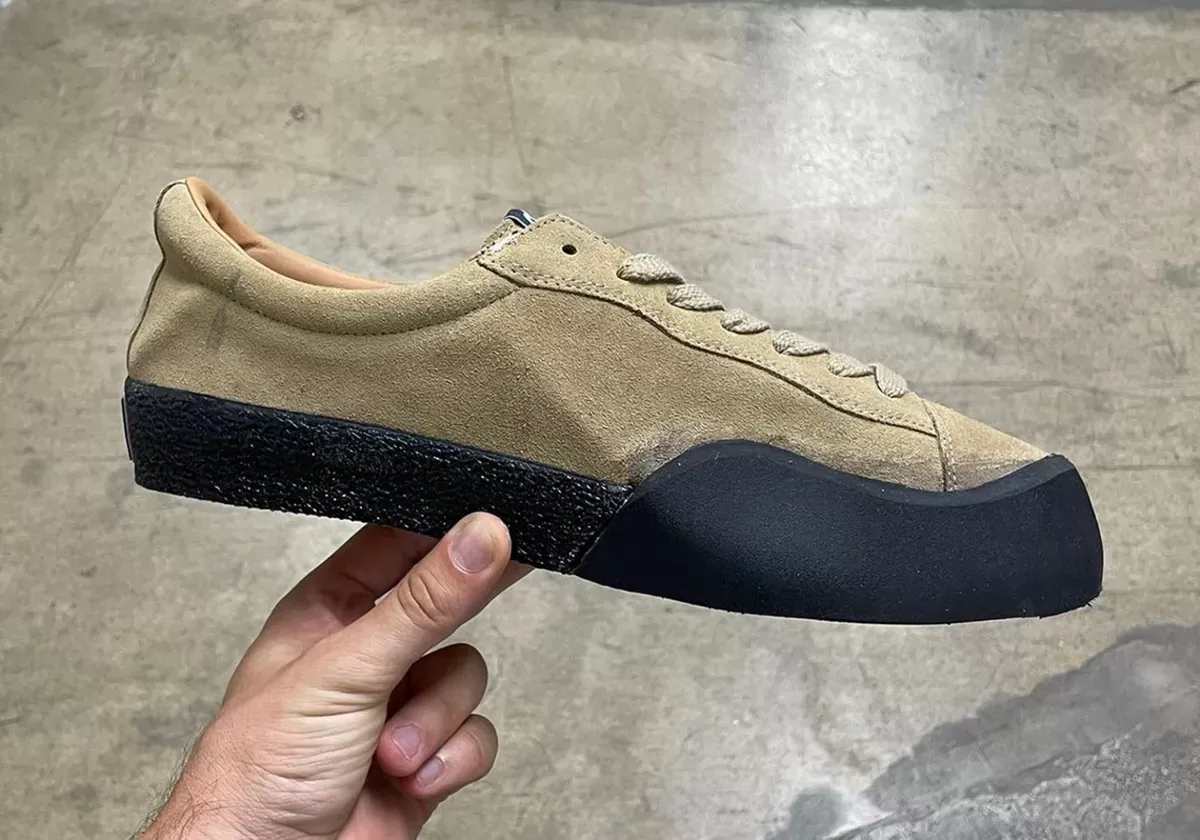 Merek sepatu skate baru, Village PM, muncul dari eksperimen sederhana yang dilakukan pada malam hari di jalanan Paris.  (sneakernews)