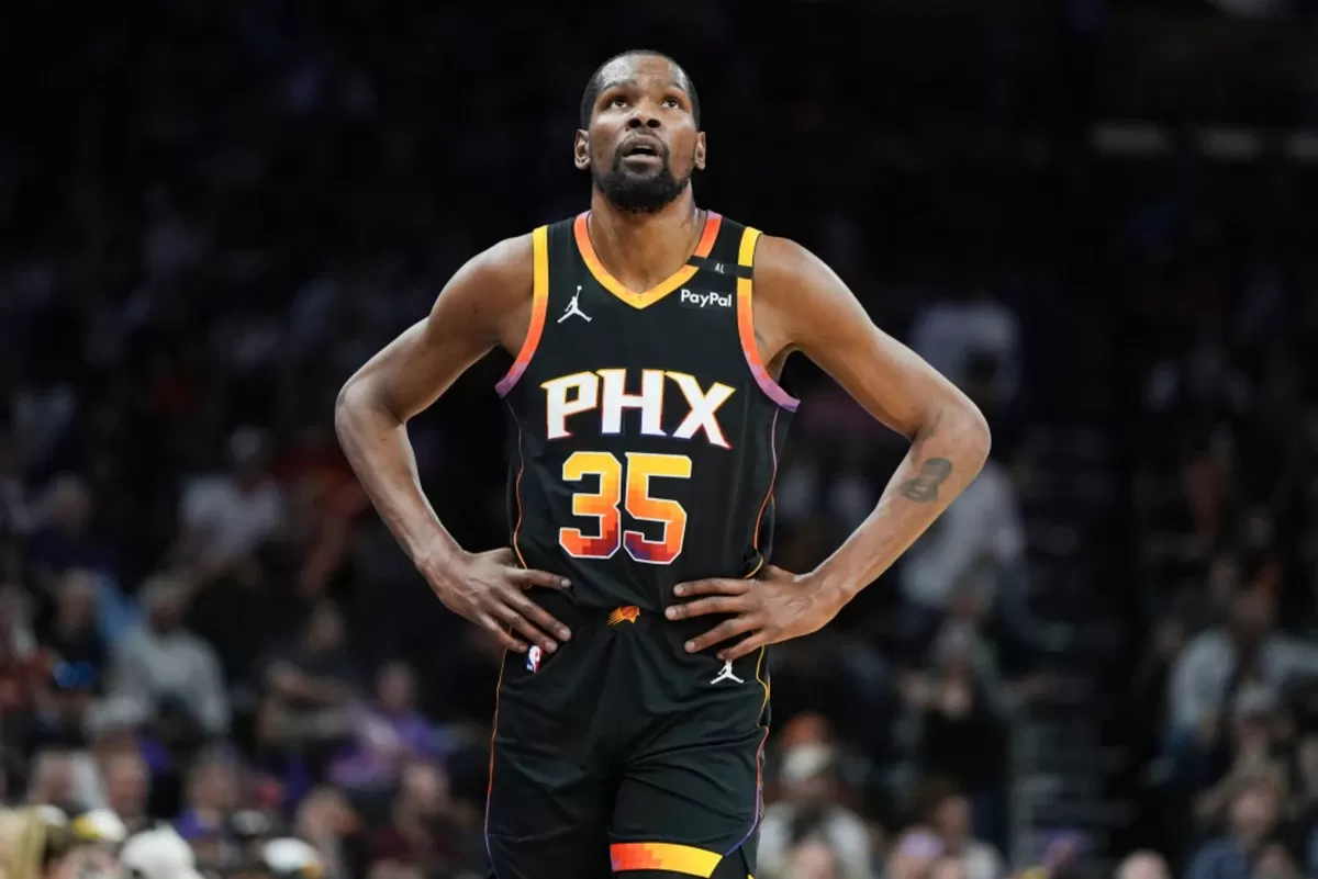 Bintang Houston Rockets Kevin Durant perlahan tapi pasti masuk jajaran Top 10 Besar KIA MPV Ladder. Ia masuk di peringkat 9 daftar sementara NBA 2026. (nbcnews)