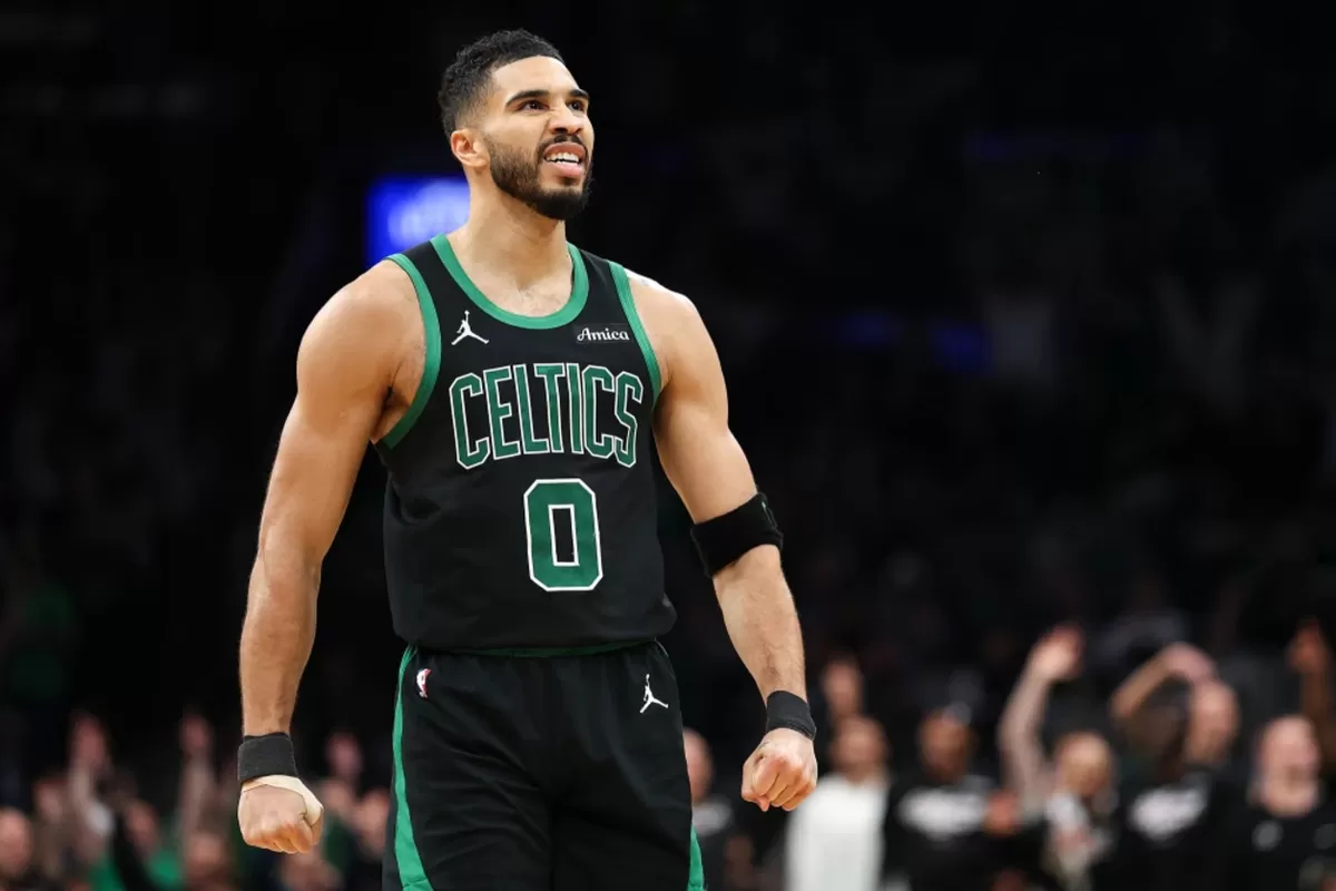 Jayson Tatum akan menjalani debutnya di NBA musim 2025-2026 setelah hiatus panjang selama 10 bulan karena cedera. Ia akan tampil saat Celtics menghadapi Mavericks, 6 Maret waktu setempat. (nbcnews)