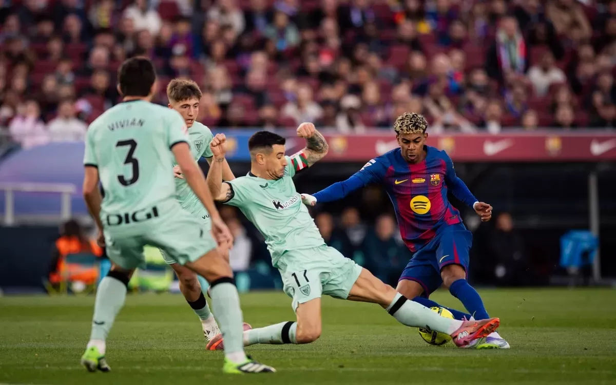 Lamine Yamal diadang pemain Athletic Club Bilbao (Judit Cartiel - FC Barcelona)