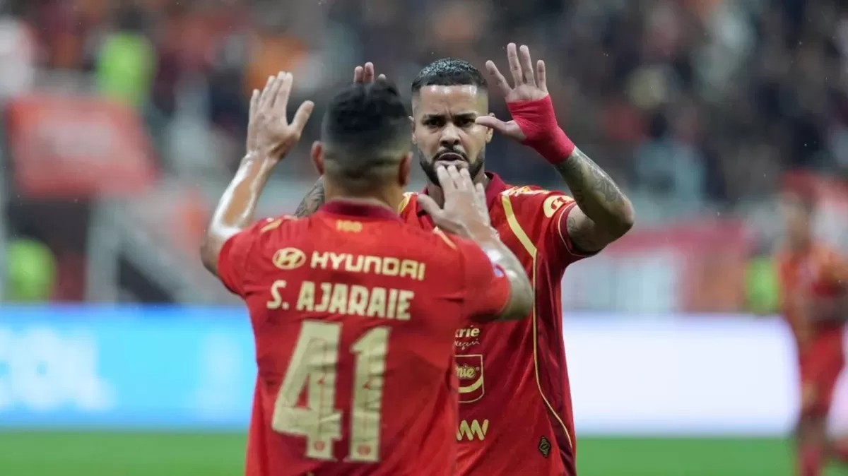 Dua pemain Persija melakukan tos usai hasil imbang melawan Borneo FC, Selasa lalu, 3 Maret 2026. (I.League)