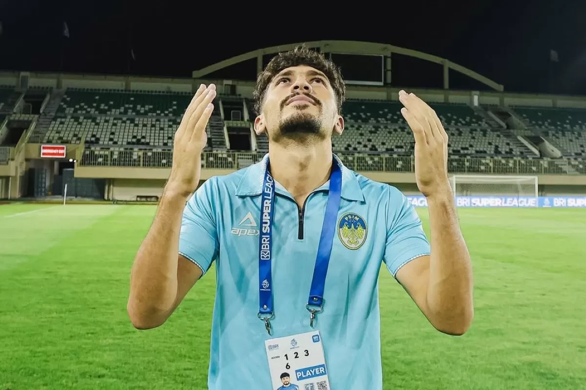 Rahmatsho Rahmatzoda pemain PSIM asal Tajikistan menikmati puasa Ramadan di Indonesia (PSIM Yogyakarta)