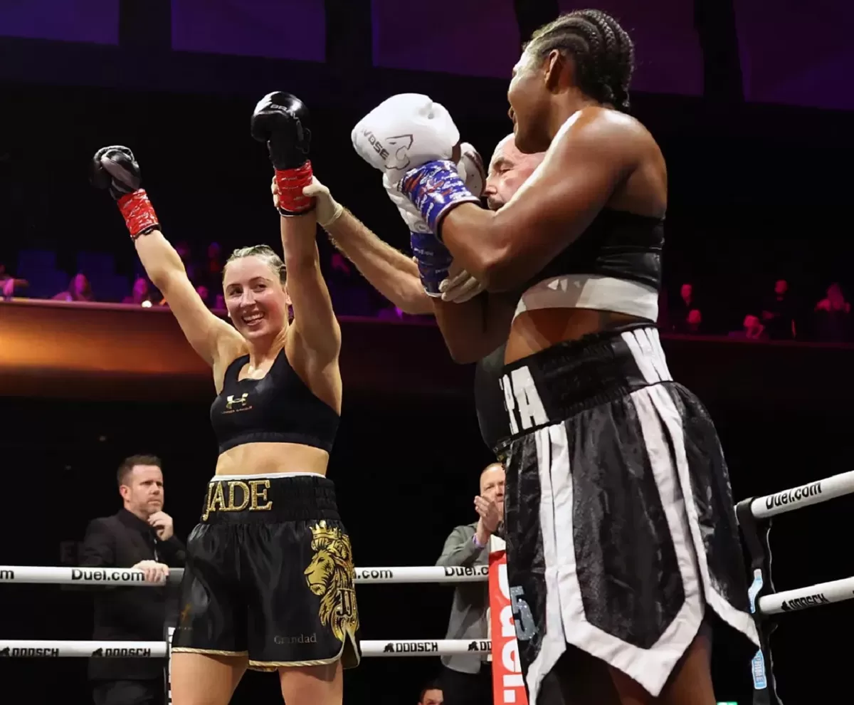 Jade Jones (kiri) terlalu tangguh bagi Egypt Criss di atas ring.