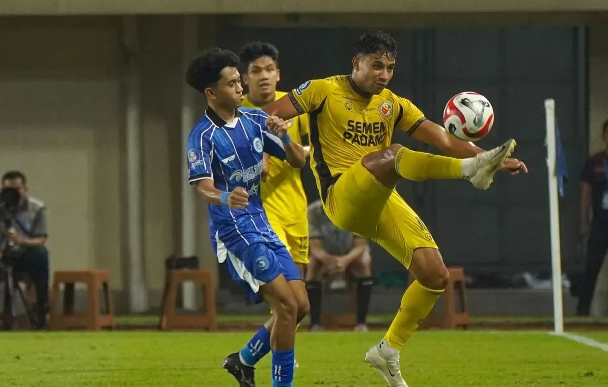 Pertandingan PSBS Biak vs Semen Padang dalam lanjutan Super League 2205/26. (PSBS)