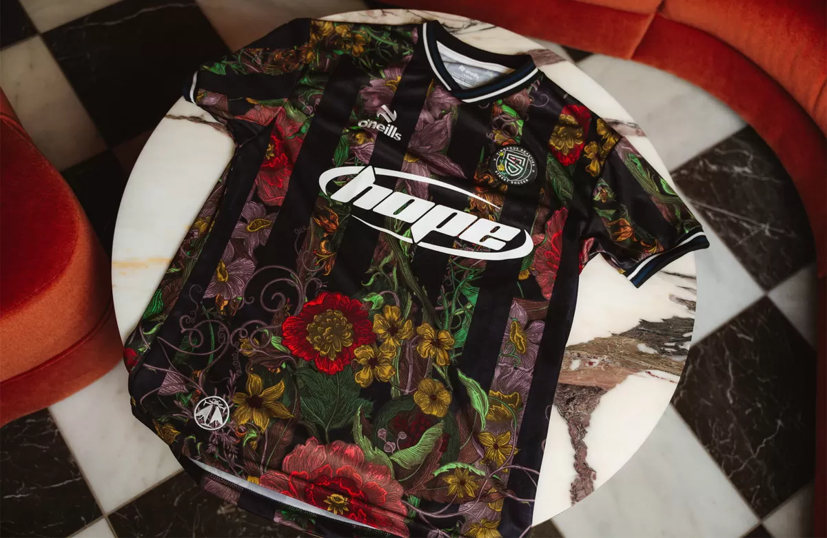  Jersey edisi terbatas Street Soccer x Timorous Beasties. (soccerbible)