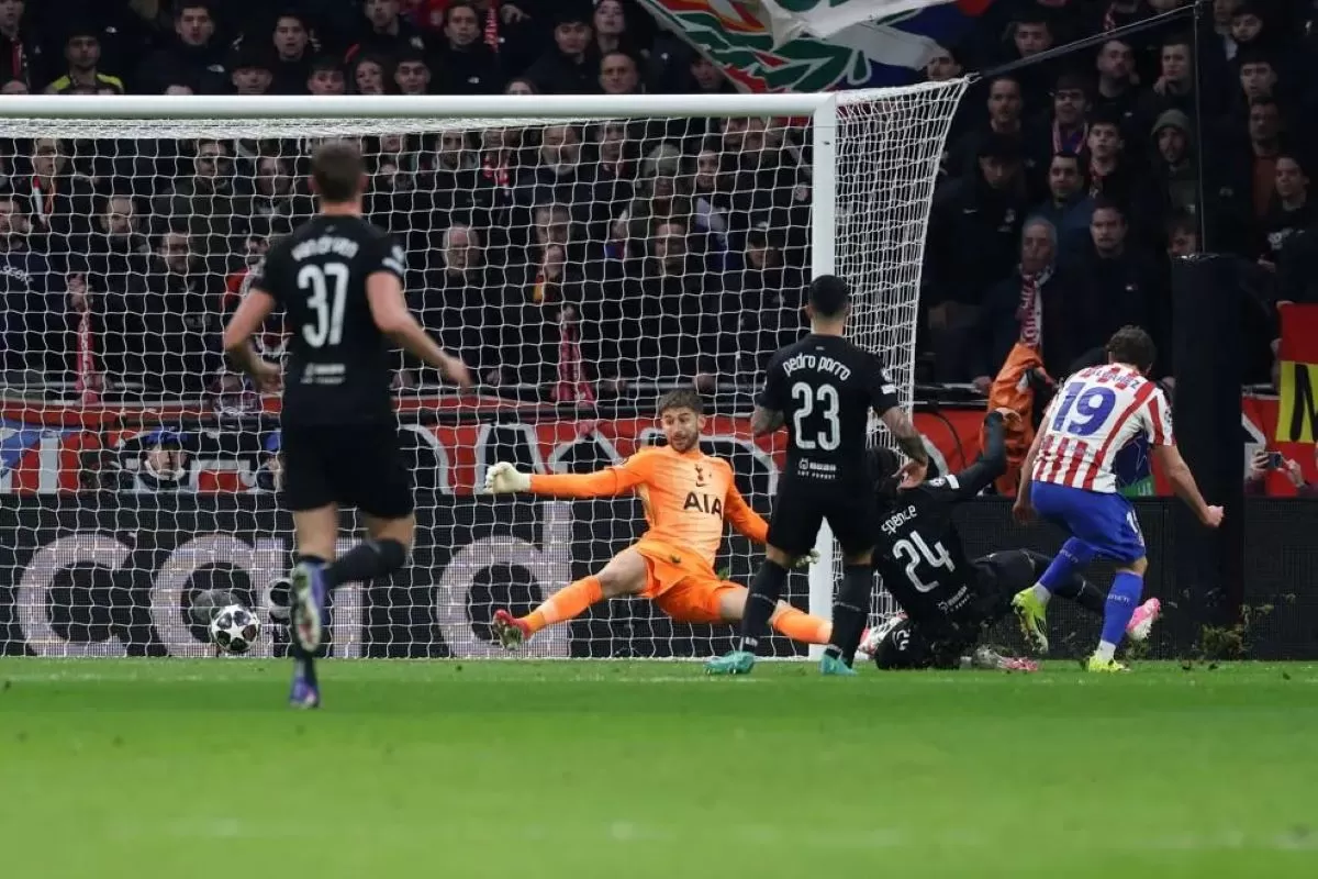 Julian Alvarez cetak gol ke gawang Tottenham Hotspur di Leg 1 16 besar Liga Champions (UEFA)