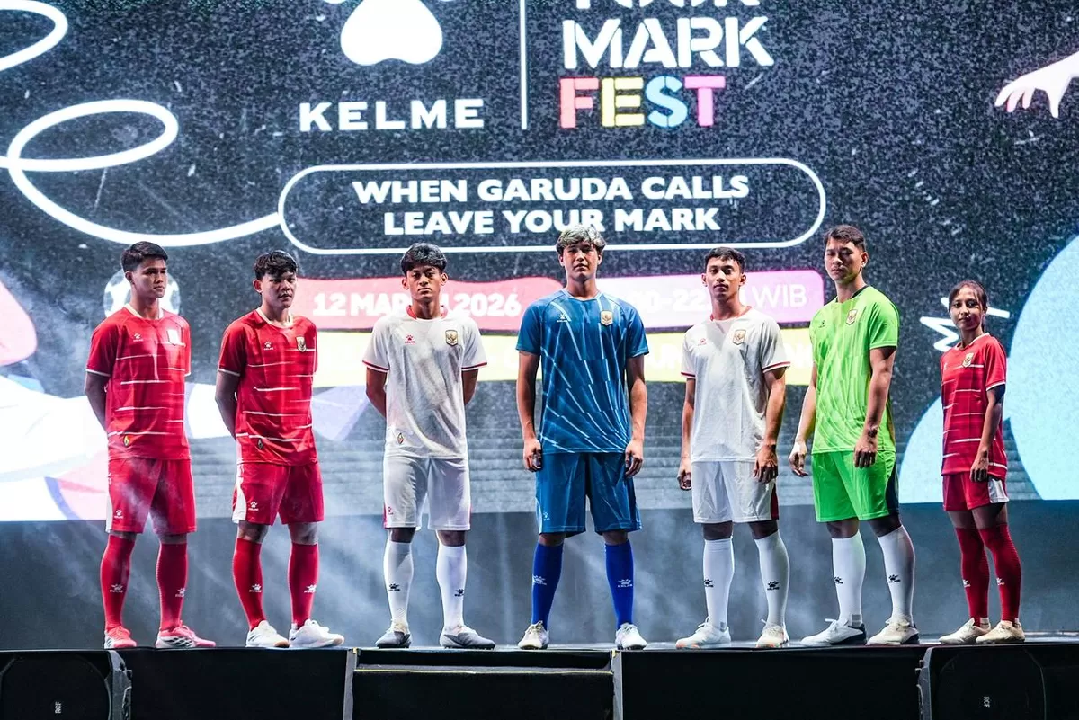 PSSI bersama Kelme memperkenalkan jersey baru Timnas Indonesia yang terinspirasi dari keluaran 1999 dan batik. Jersey ini akan dipergunakan untuk Timnas senior, U-17, futsal, dan wanita.  (PSSI)