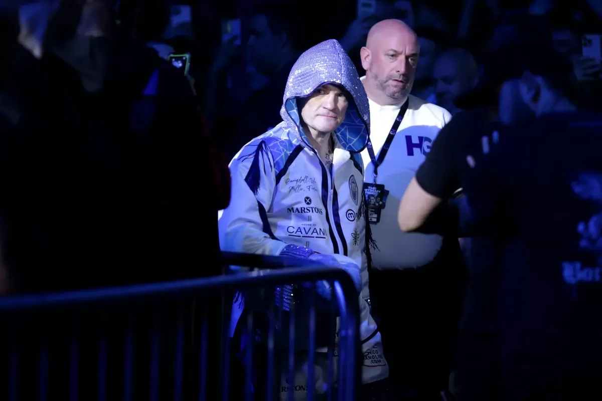 Jubah tinju terakhir Ricky Hatton akan dilelang untuk amal setelah kematian tragis sang legenda di usia 46 tahun
