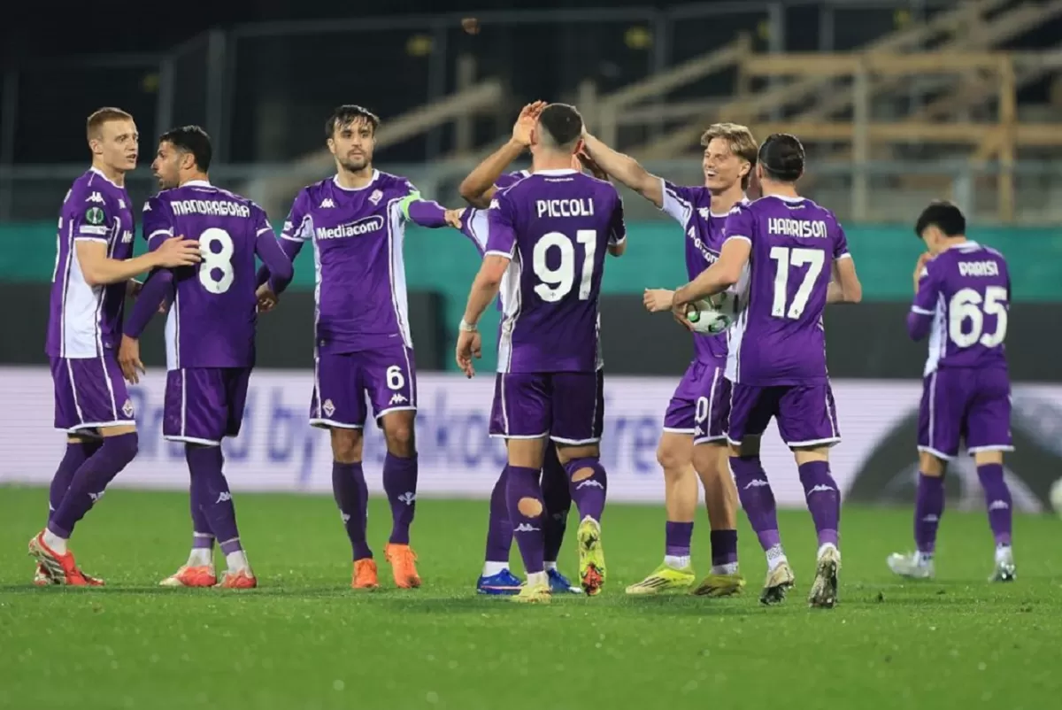 Fiorentina menekuk Rakow 2-1 di Conference League.