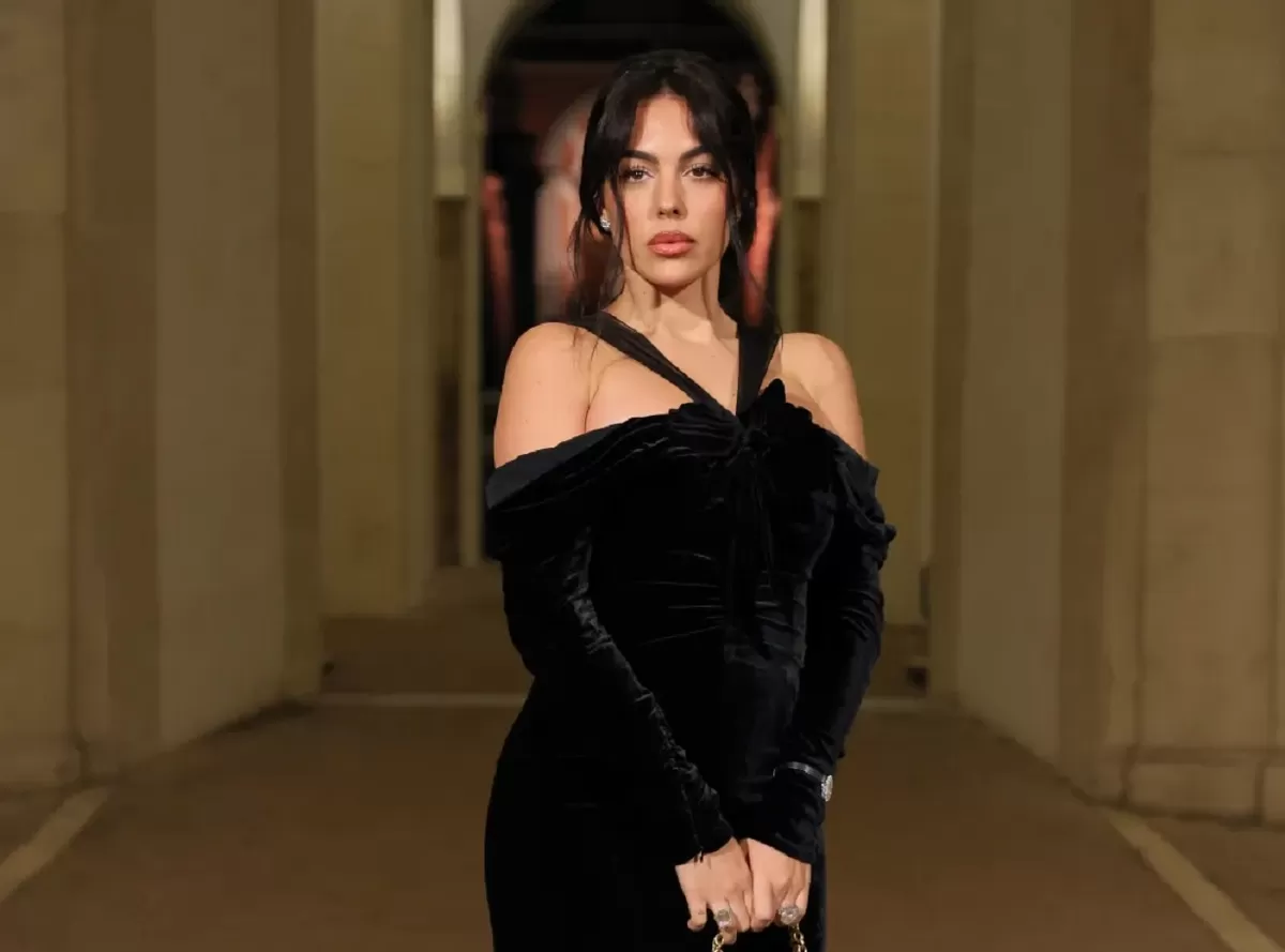 Georgina Rodriguez sekali lagi hadir di Italia untuk peragaan busana Interferenze di Roma.