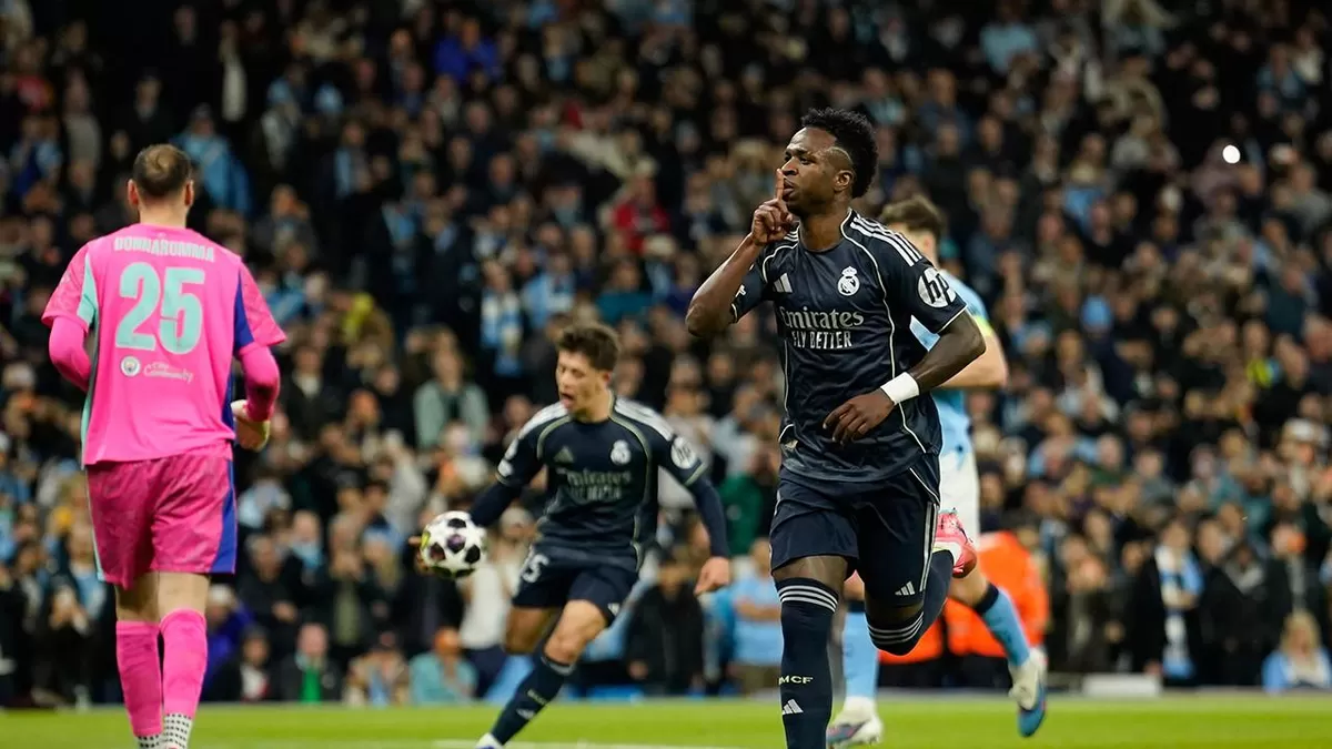 Vinicus Jr. berselebrasi usai bobol gawang Manchester City di Liga Champions 2025/26. (AP Photo)