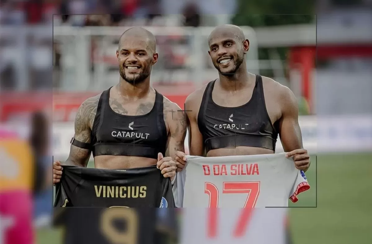 David da Silva dan Vinicius bertukar jersey (Malut United FC)