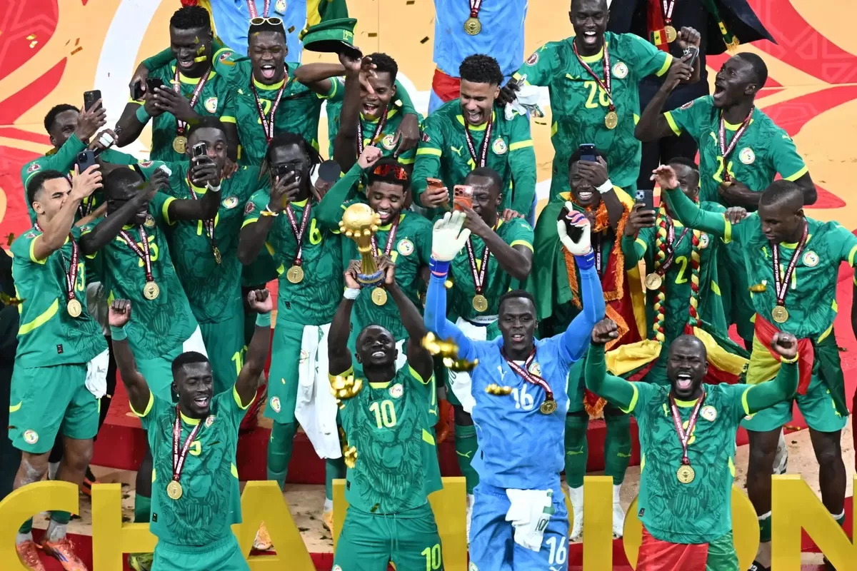 Pemain Senegal merayakan gelar juara Piala Afrika dua bulan lalu.