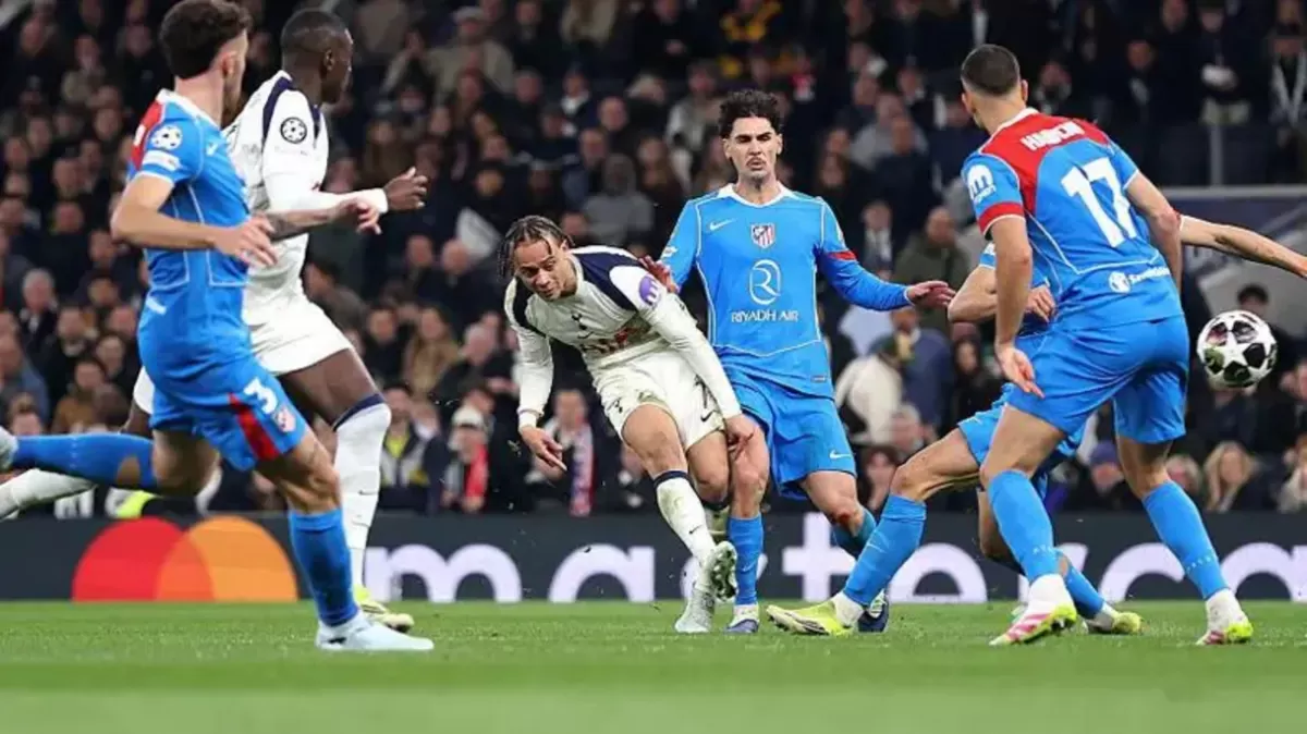  Xavi Simons mencetak gol kedua Spurs pada leg kedua babak 16 besar Liga Champions melawan Atletico Madrid, Selasa lalu, 17 Maret 2026.  (getty images)