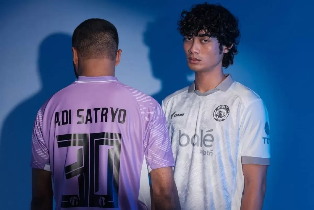 Jersey keempat Arema FC resmi diluncurkan. (Arema FC)