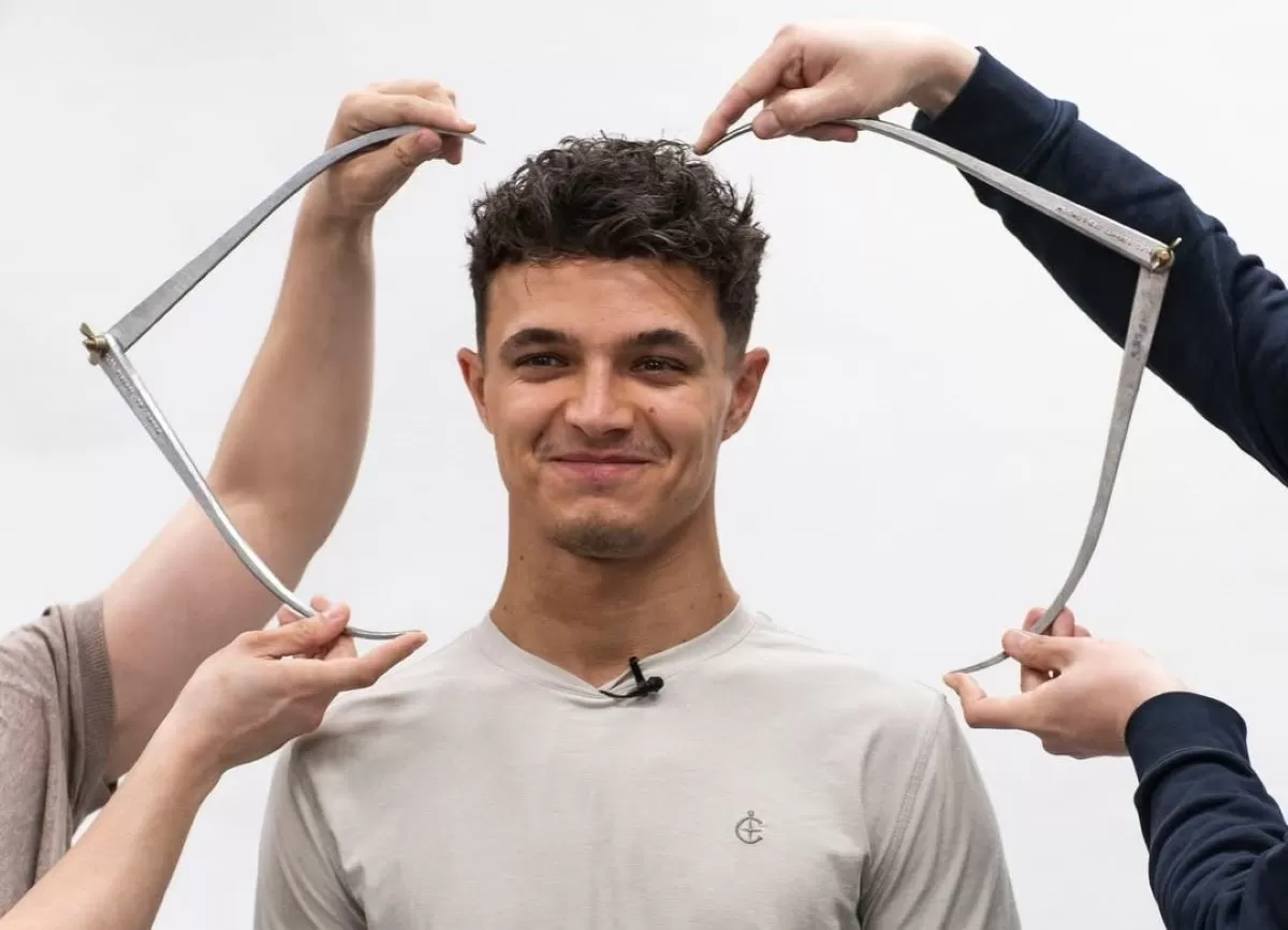 Lando Norris saat menjalani pengukuran untuk pembuatan patung lilin di Madame Tussauds London (@madametussauds)