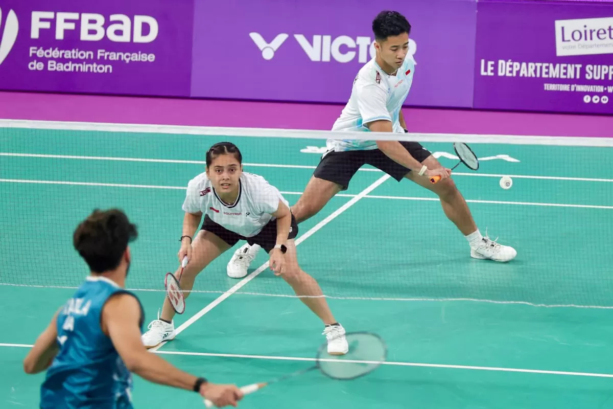 Pasangan Dejan Ferdinansyah/Bernadine Anindya Wardana sukses membuka kiprahnya dengan kemenangan meyakinkan atas wakil India, Dhruv Kapila/Tanisha Crasto di babak pertama Orleans Masters 2026. (PBSI)