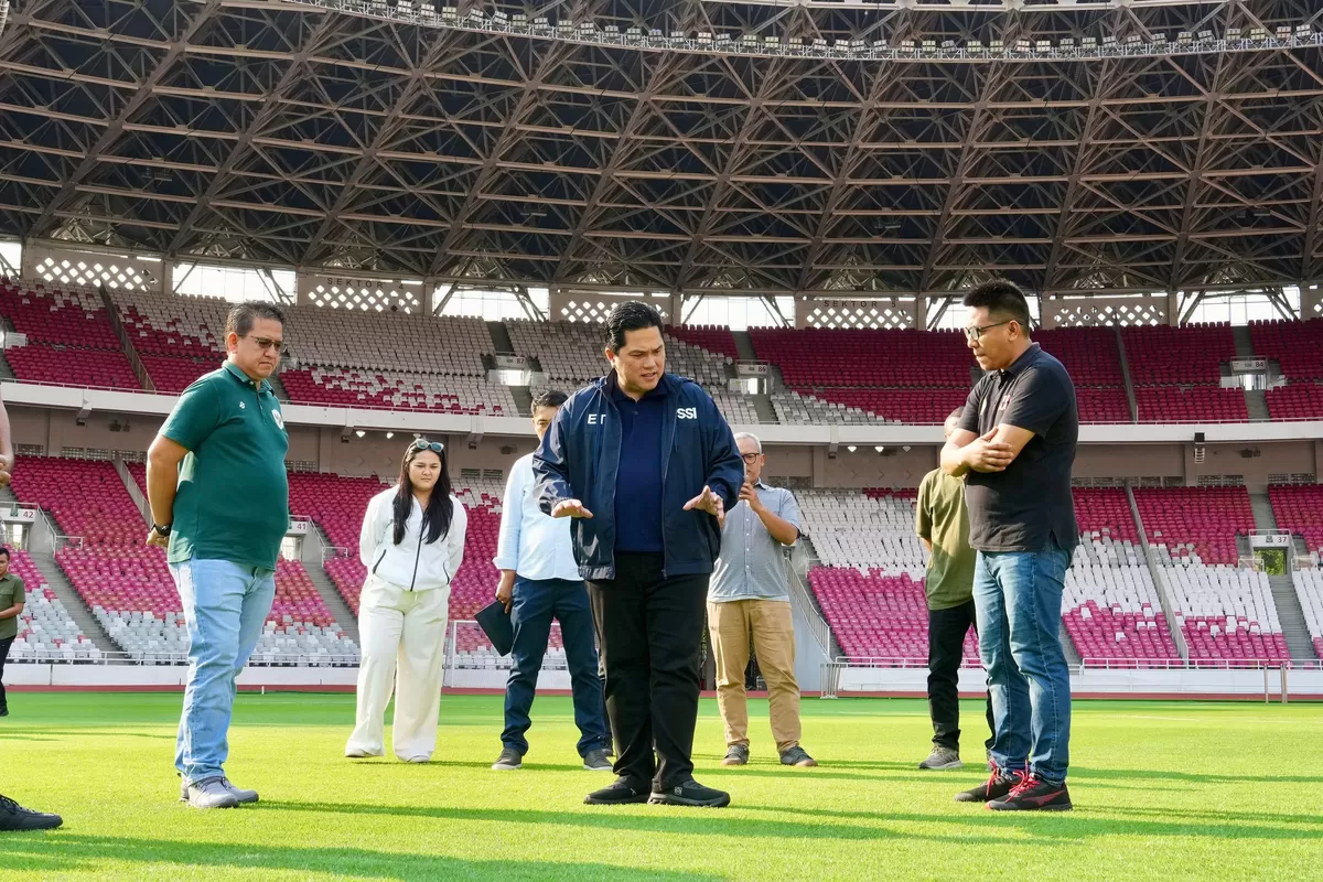 Menpora Erick Thohir saat mengecek kesiapan SUGBK untuk FIFA Series 2026. (Kemenpora)