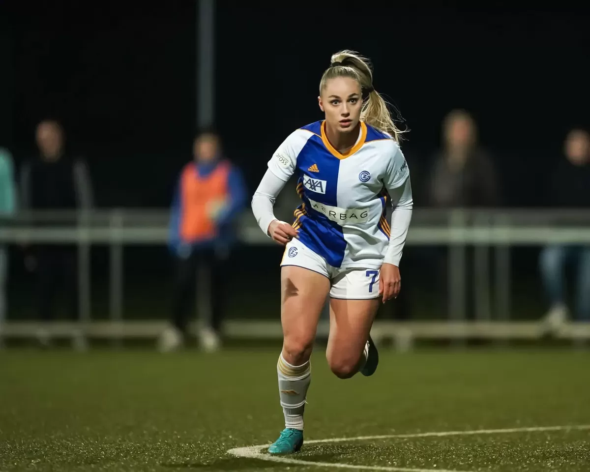 Kecantikan pesepakbola Ana Maria Markovic bikin heboh dunia maya.