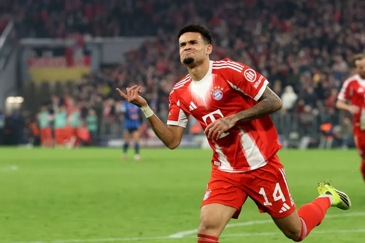 Luis Diaz dari FC Bayern Munich merayakan gol keempat timnya selama pertandingan leg kedua babak 16 besar Liga Champions UEFA 2025/26 antara FC Bayern M&uuml;nchen dan Atalanta BC di Football Arena Munich. (Getty Images)