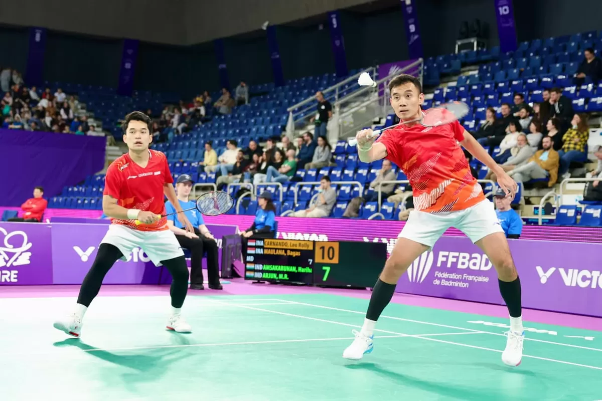 Dua nasib bertolak belakang di rasakan dua wakil Indonesia di ganda putra di Orleans Masters 2026. Leo/Bagas melaju ke semifinal, sedangkan Raymond/Joaquin terhempas di 8 besar karena emosi.  (PBSI)