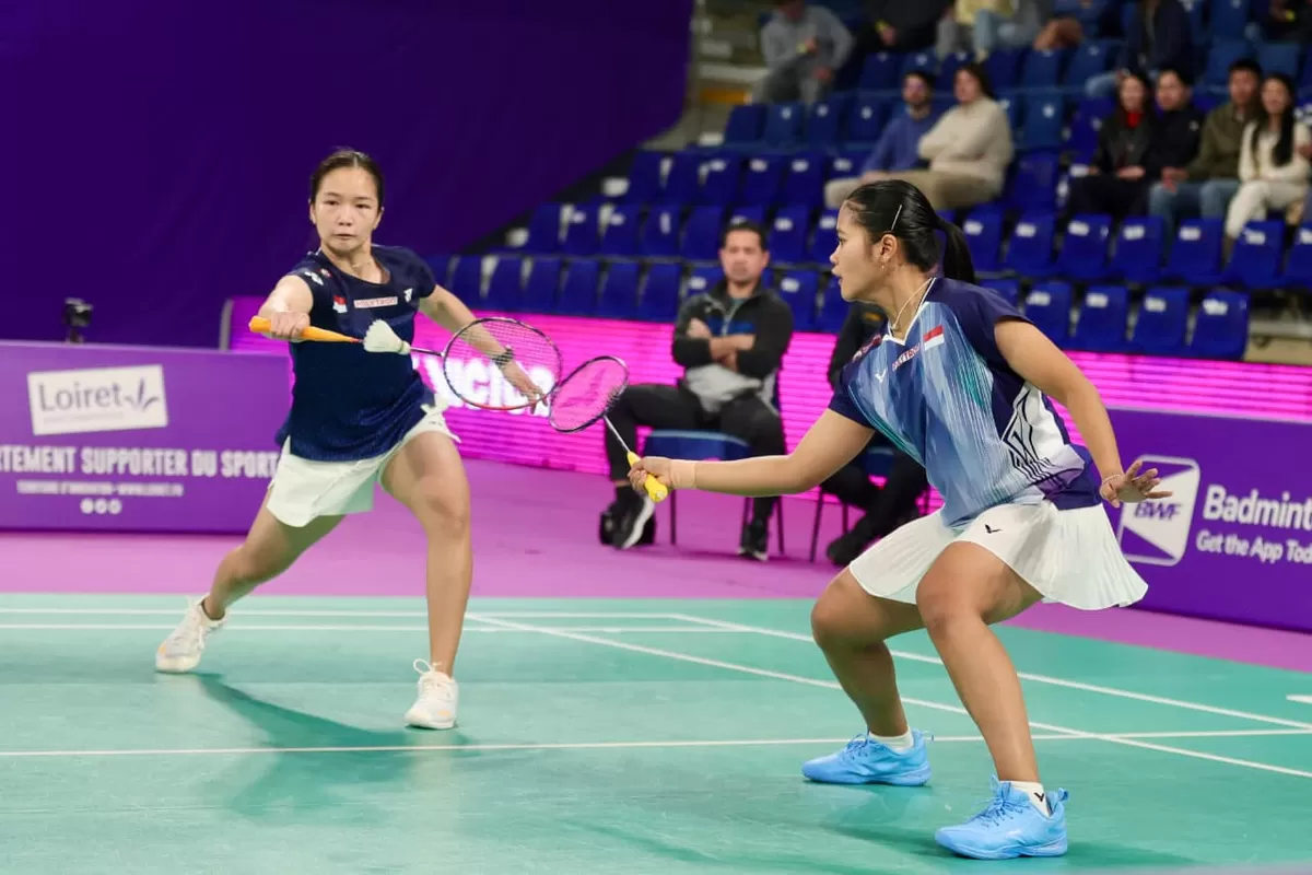  Perjalanan wakil terakhir Indonesia di sektor ganda putri harus terhenti pada babak semifinal Orleans Masters 2026. Pasangan Rachel Allessya Rose/Febi Setianingrum gagal melangkah ke final. (PBSI)