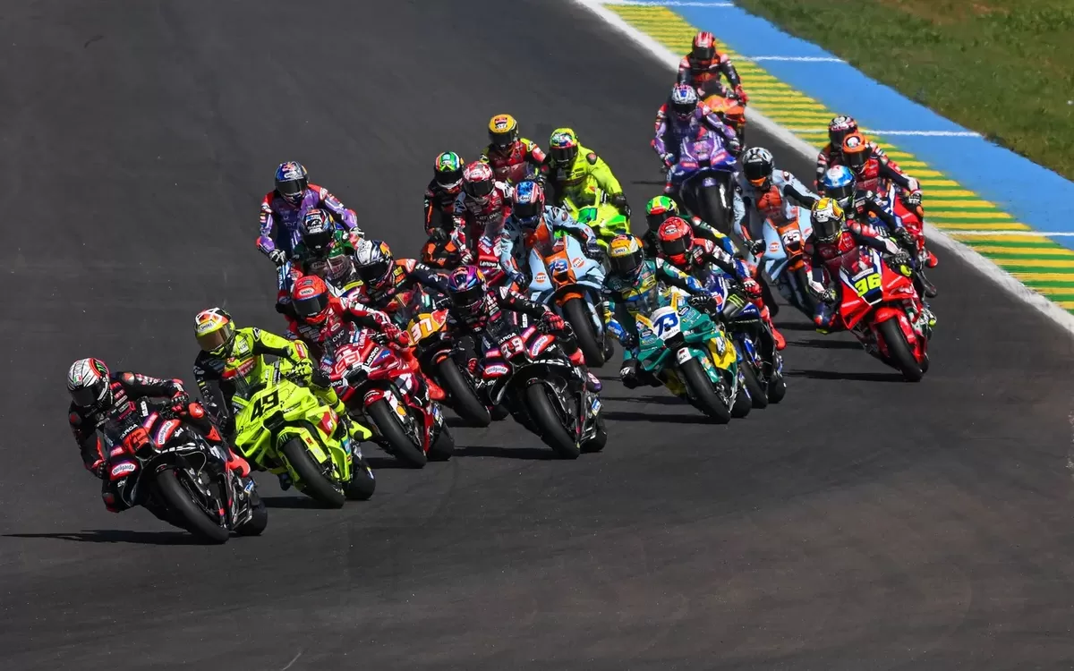 Pimpin lomba sejak awal-awal balap Marco Bezzecchi (#72) jadi kampiun GP Brasil 2026 (MotoGP)