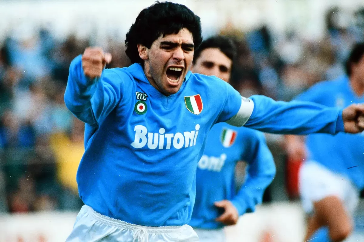 Diego Maradona hampir seorang diri membawa Napoli meraih kejayaan pada tahun 1990.